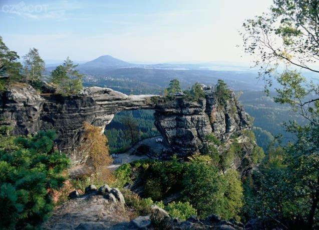 Restaurace a Penzion Oáza Hřensko Exteriér fotografie